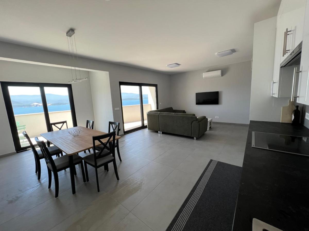 Apartment Janja Komarna